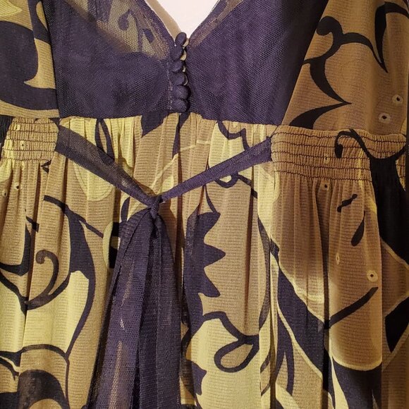 Evening cocktail black-and-marsh dress, deep V-neckline. Size 8 - Picture 8 of 8